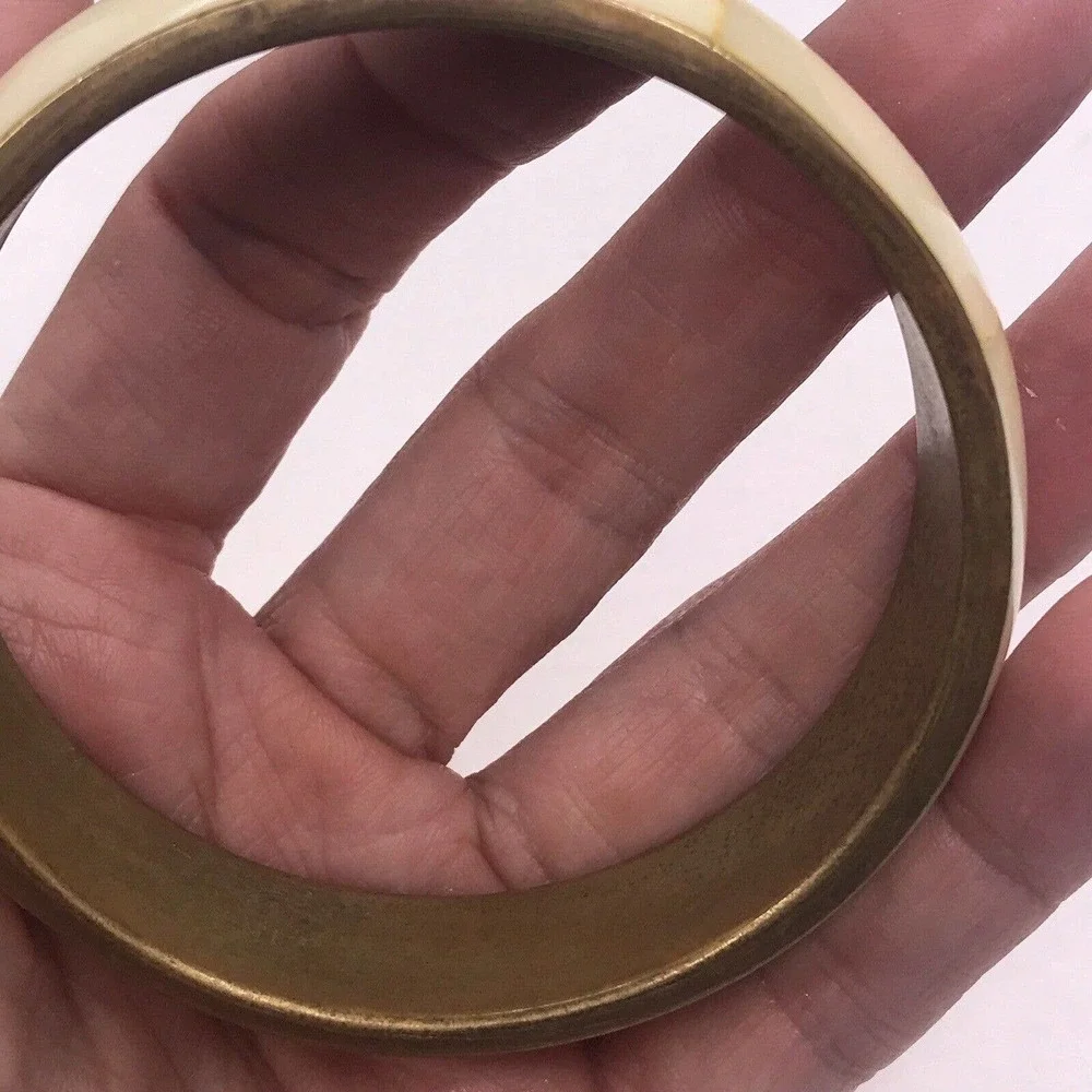 Bangle‎ Off White Shell Bracelet Brass Interior 3/4